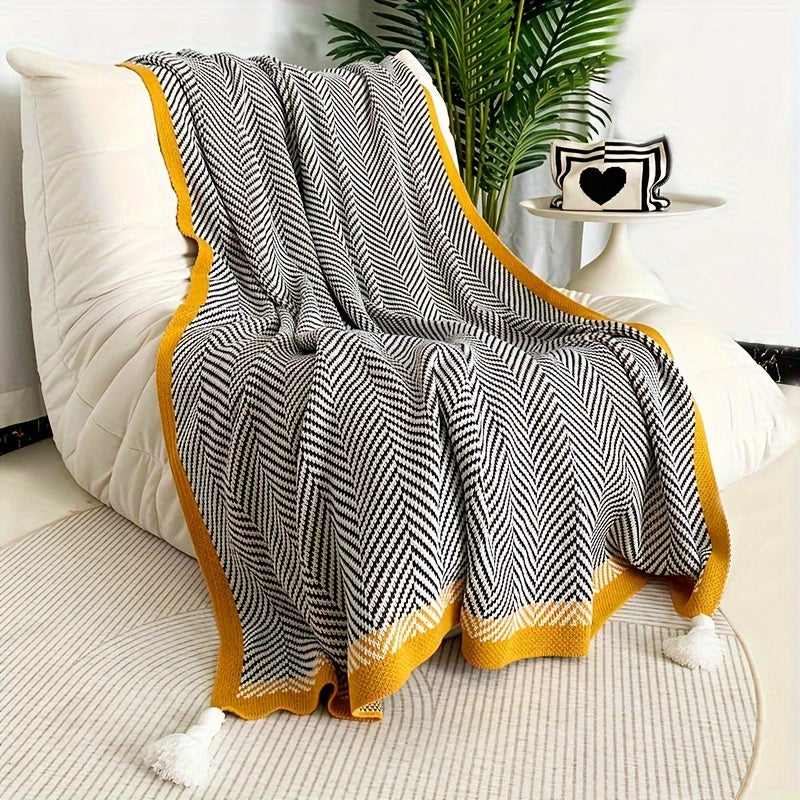 Gestreifte Decke für das Sofa