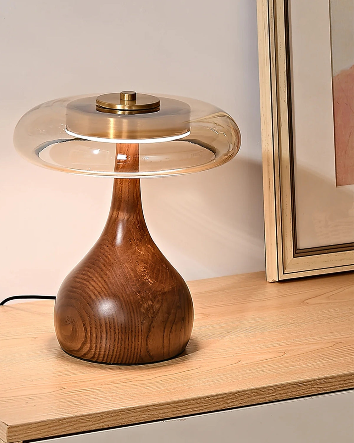 Moderne Retro Tischlampe mit Holzoptikdetails