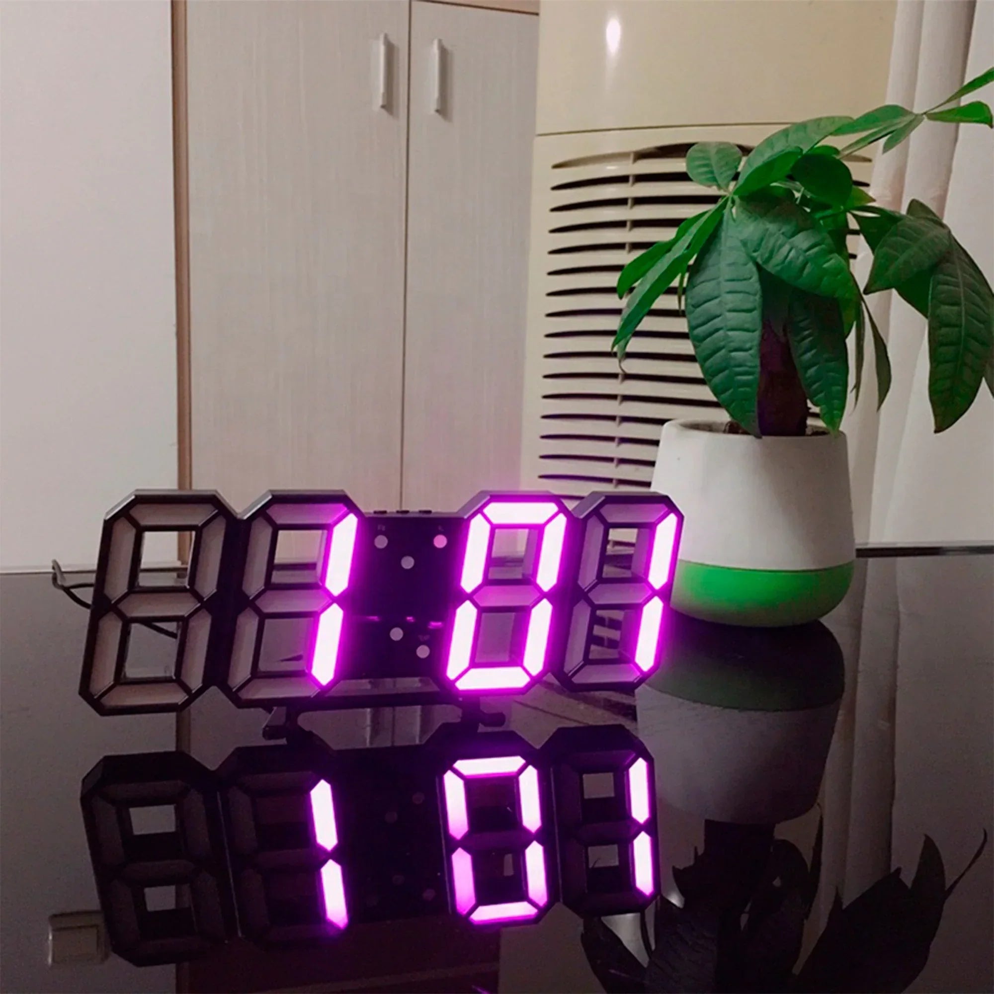 Moderne digitale LED-Wanduhr
