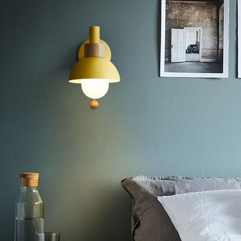 Farbenfrohe Wandleuchte für Wohn- oder Schlafzimmer