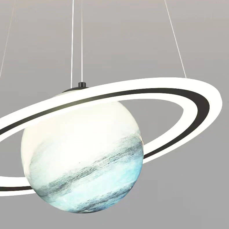 LED-Pendelleuchte mit Weltraummotiv
