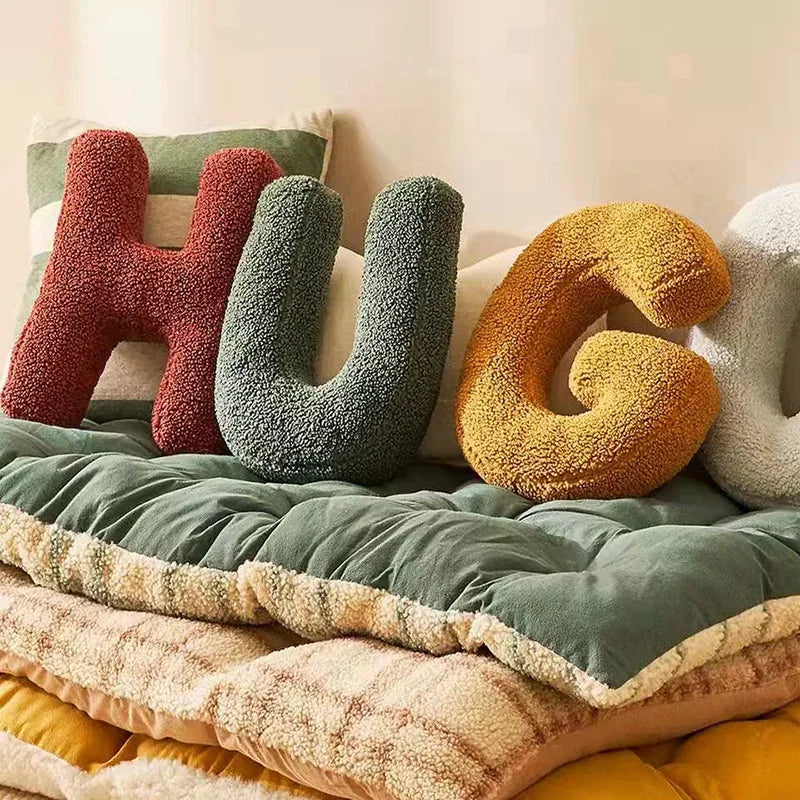 Buchstaben-Kissen | Wohnzimmer
