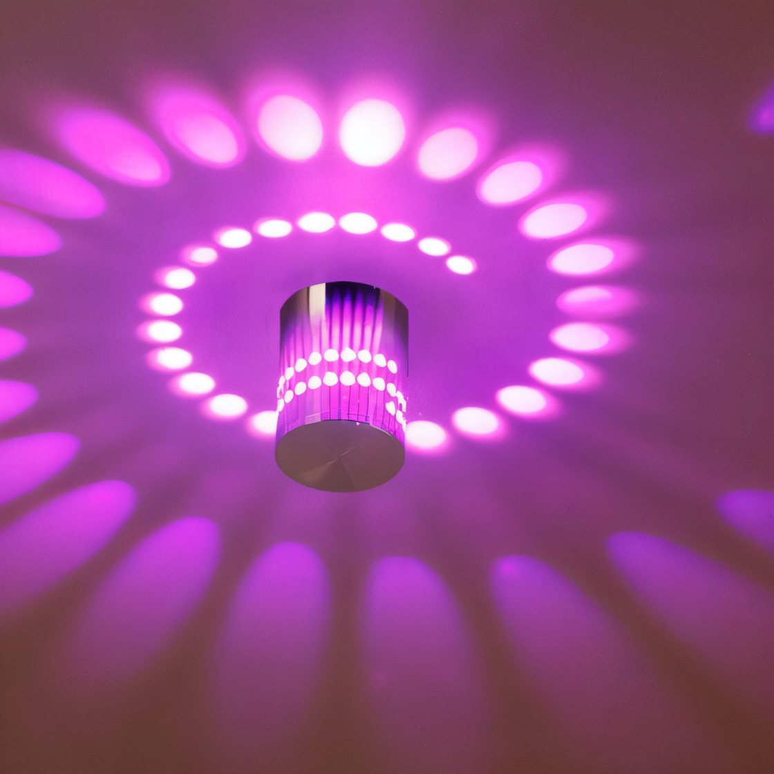 Spiralförmige Wandleuchte in Zylinderform