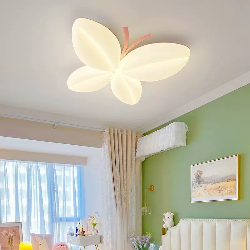 Deckenleuchte im Schmetterlingsdesign fürs Kinderzimmer