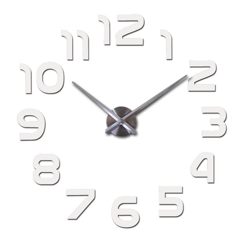 Großformatige Wanduhr im modernen Design