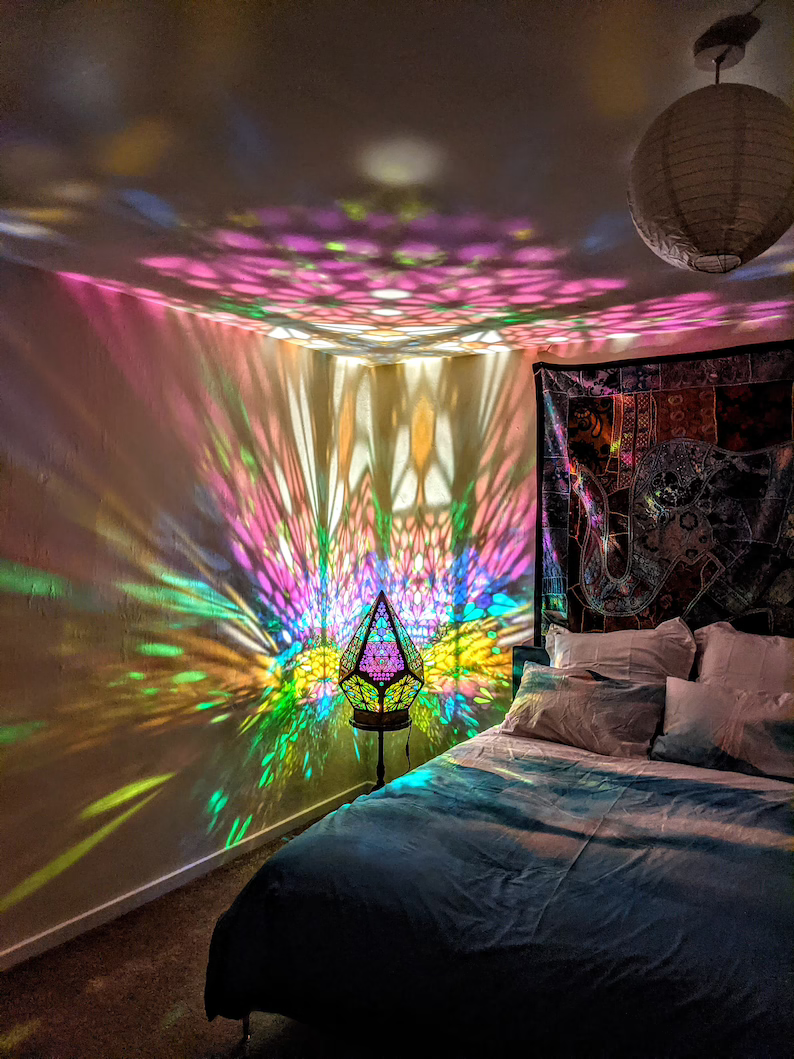 LED-Tischleuchte im Glas-in-Block-Stil