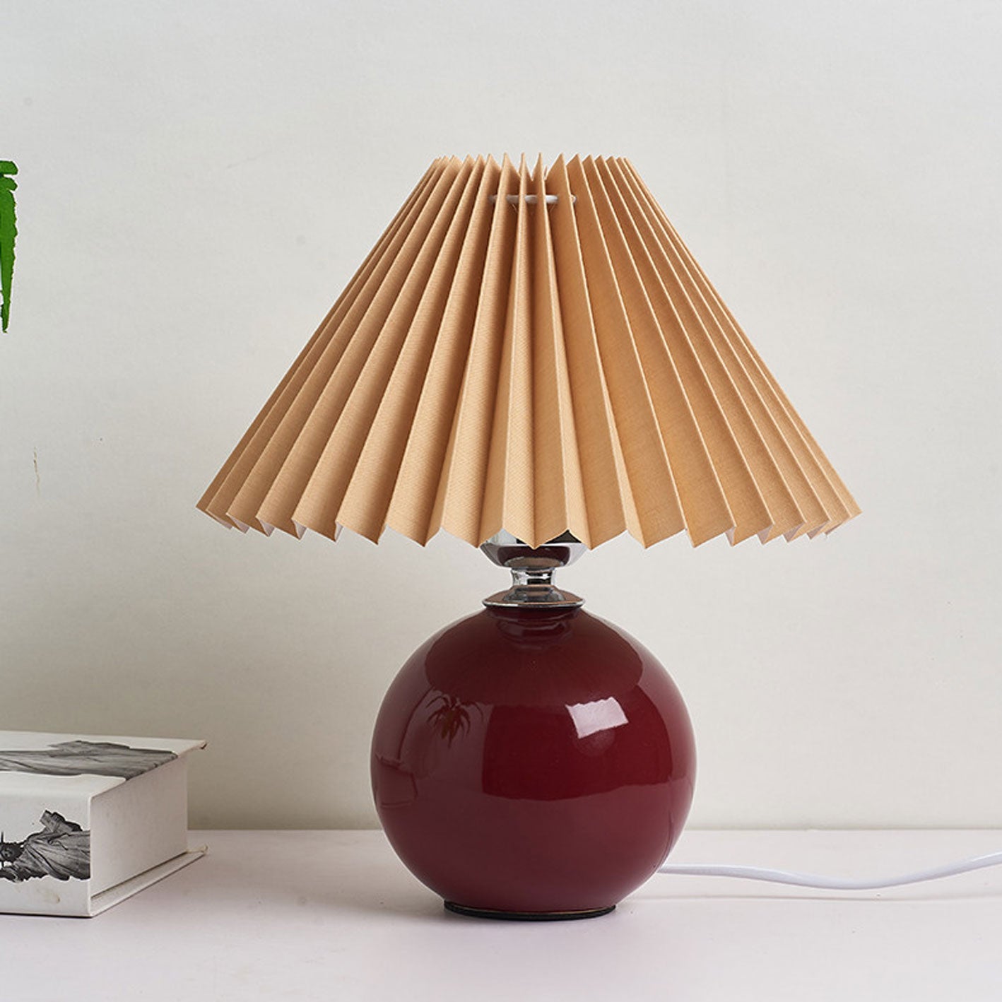 Nachttischlampe mit Lampenschirm