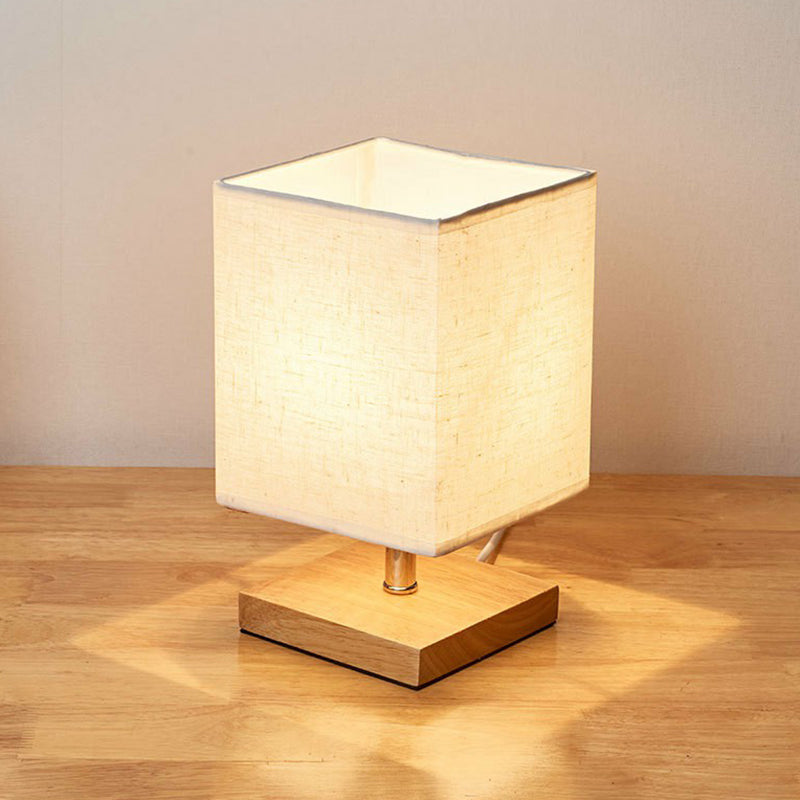 Tischlampe mit Lampenschirm