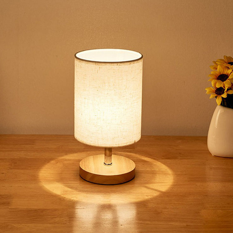 Tischlampe mit Lampenschirm