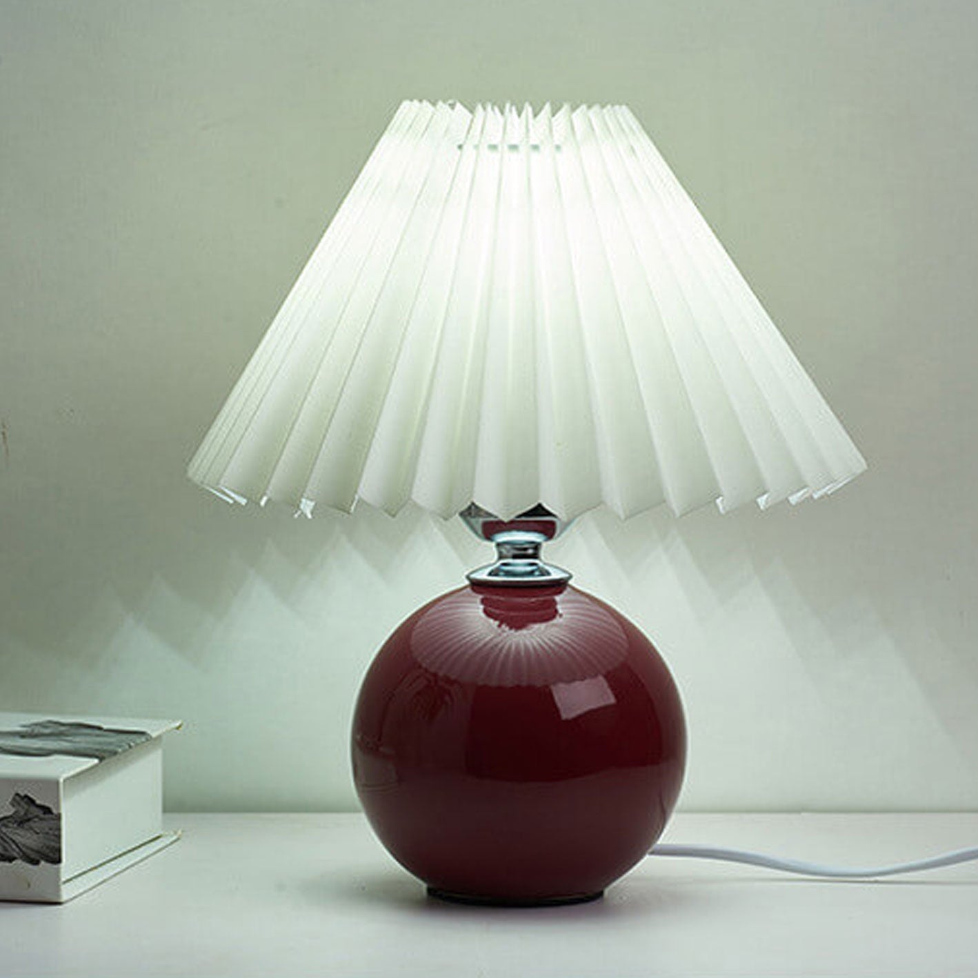 Nachttischlampe mit Lampenschirm