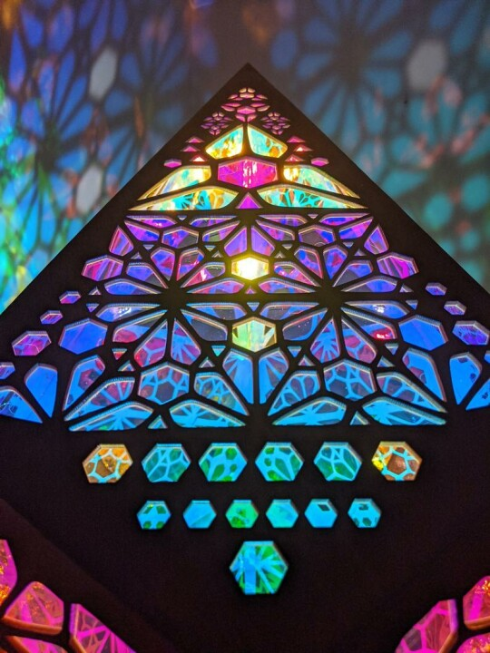 LED-Tischleuchte im Glas-in-Block-Stil