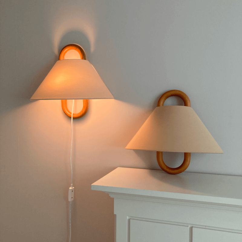 Wandlampe mit Lampenschirm