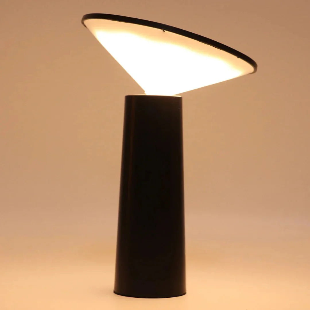 Moderne Tischlampe mit schlichtem Design