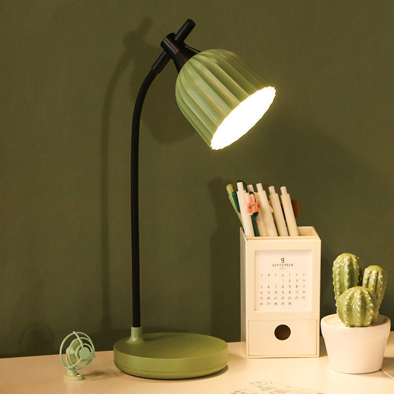 Minimalistische Nachttischlampe mit LED Licht