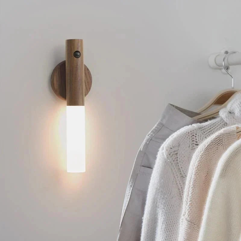 Kompakte Nachttischlampe für den Alltag