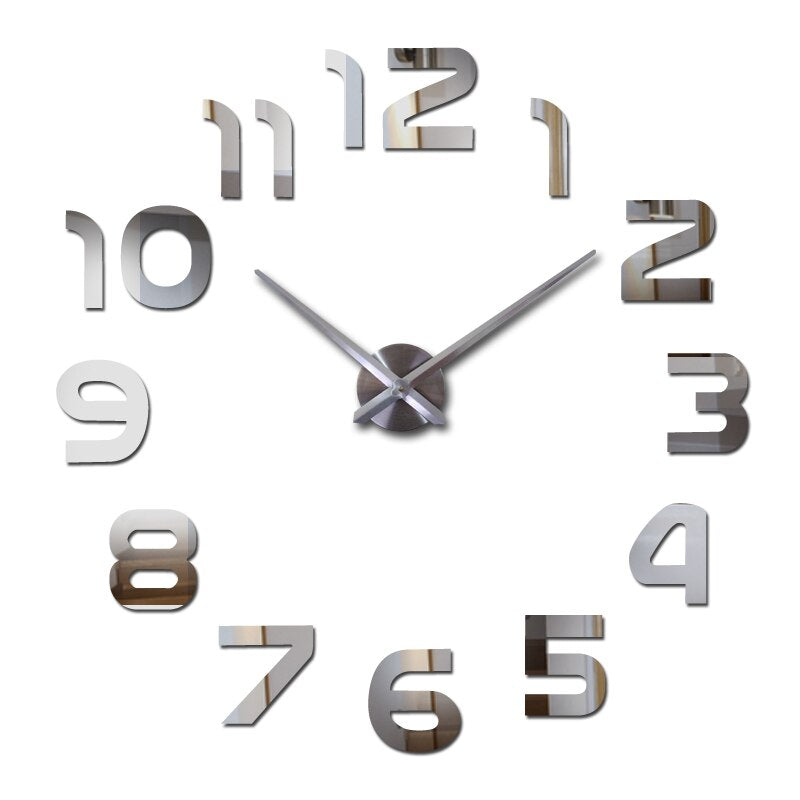 Großformatige Wanduhr im modernen Design