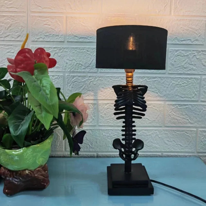 Skelett Tischlampe | Dekorative Beleuchtung mit Charakter