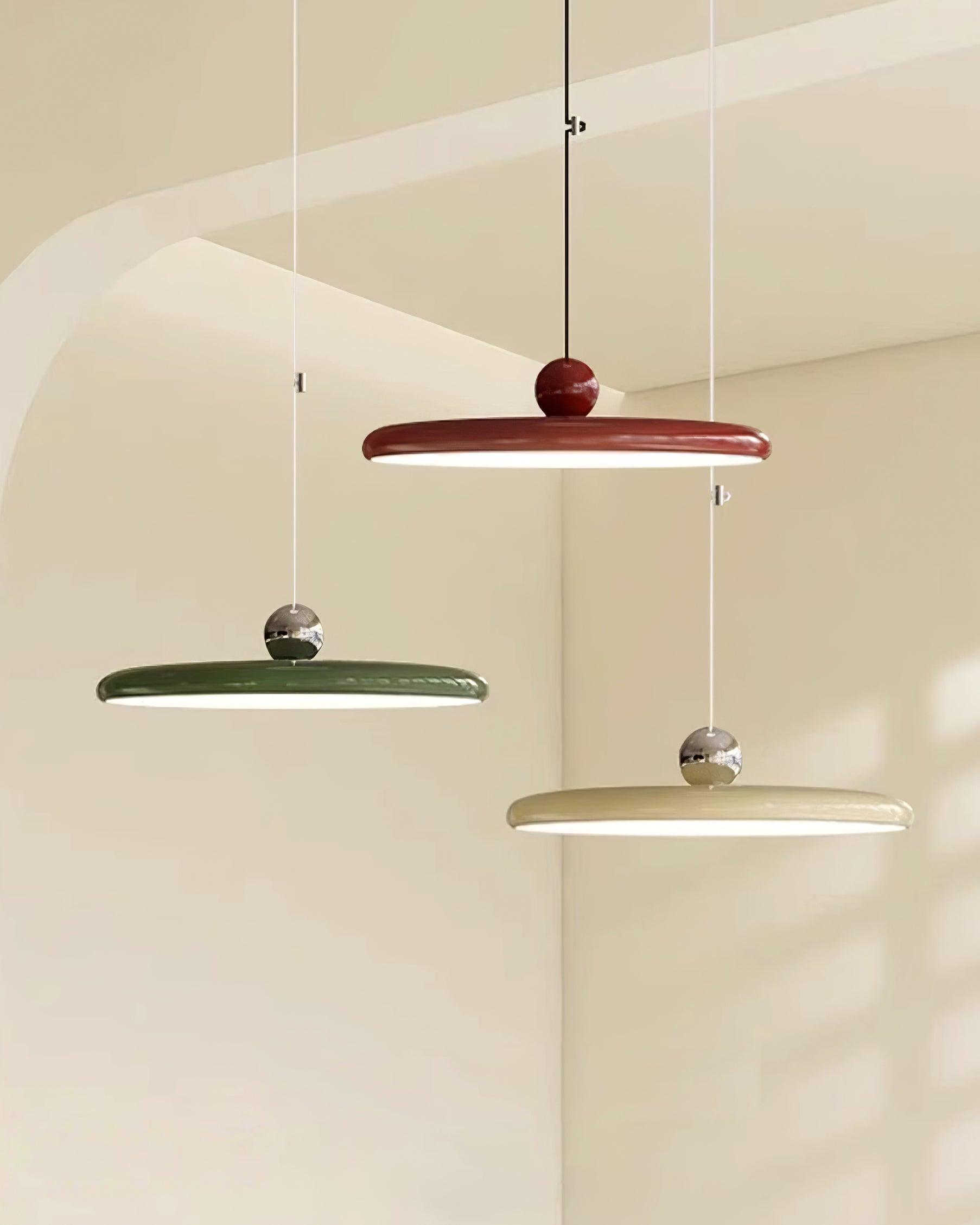 Hängelampe mit klarem Design