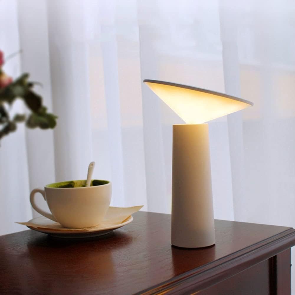 Moderne Tischlampe mit schlichtem Design