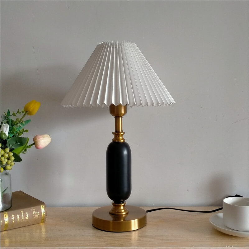 Tischlampe mit Lampenschirm | Wohnzimmerlampe