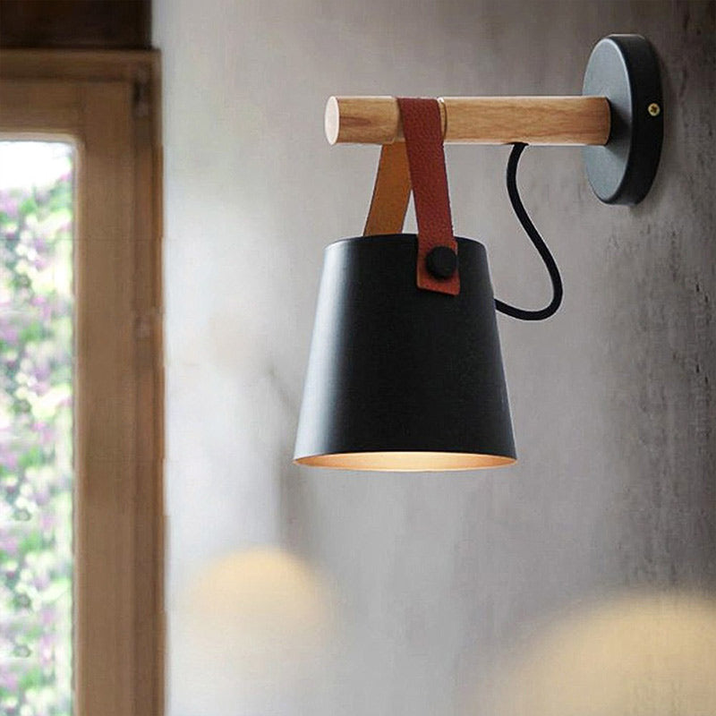 Wandleuchte mit Lampenschirm