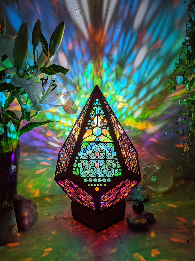 LED-Tischleuchte im Glas-in-Block-Stil